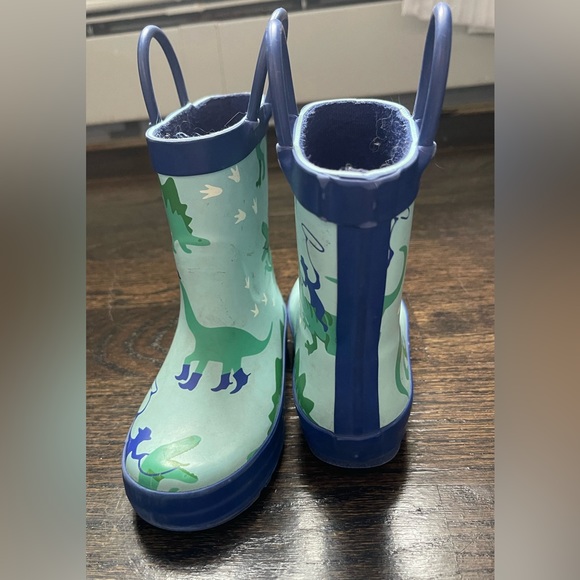 Size 7 dinosaur/cowboy toddler rain boots - Picture 2 of 3
